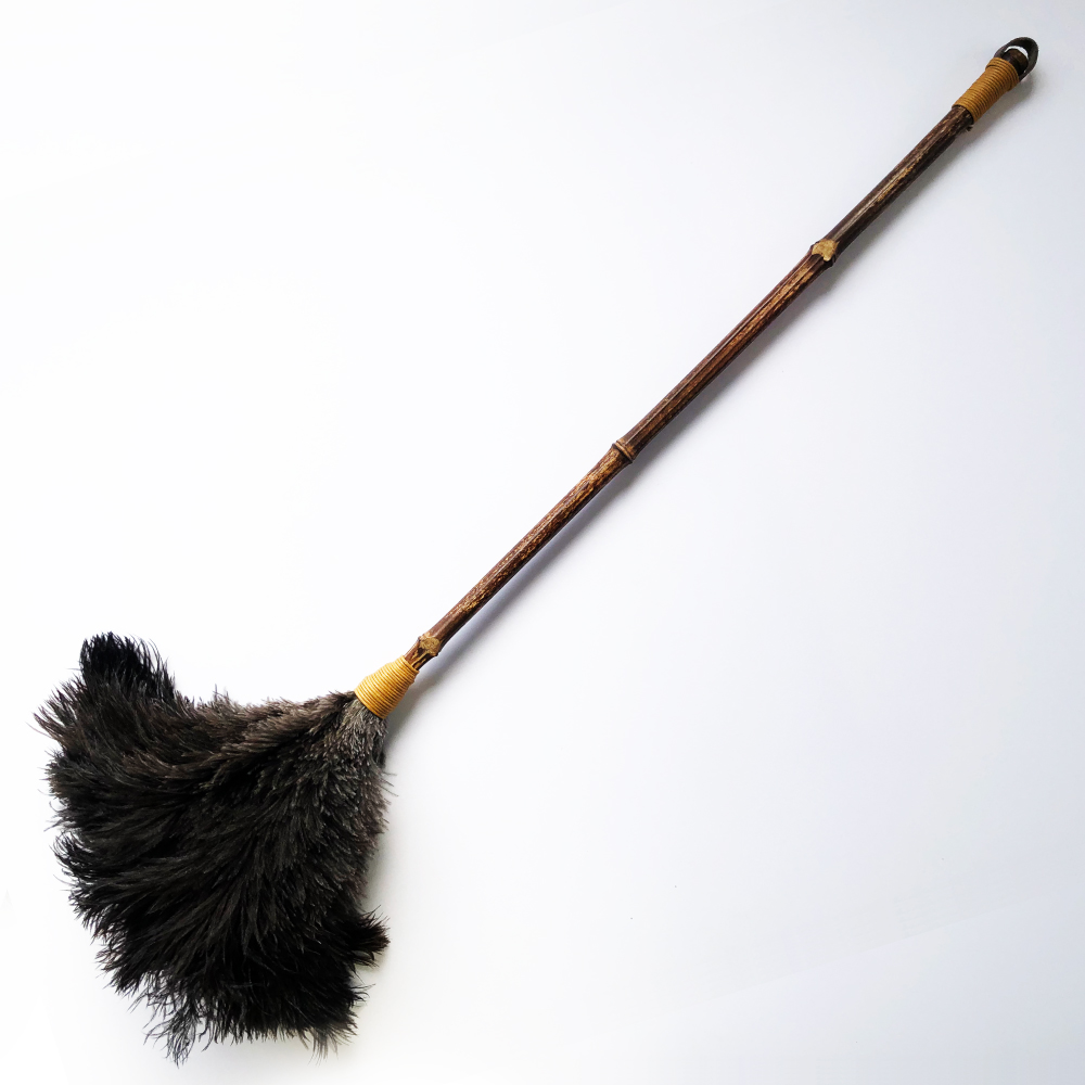GOZAN KYOTO 黒竹の柄に柔らかな羽根をたっぷり巻いた”はたき” 全長約75cm